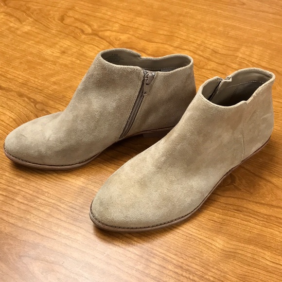 Gianni Bini Shoes - Never worn tan suede Gianni Binni booties